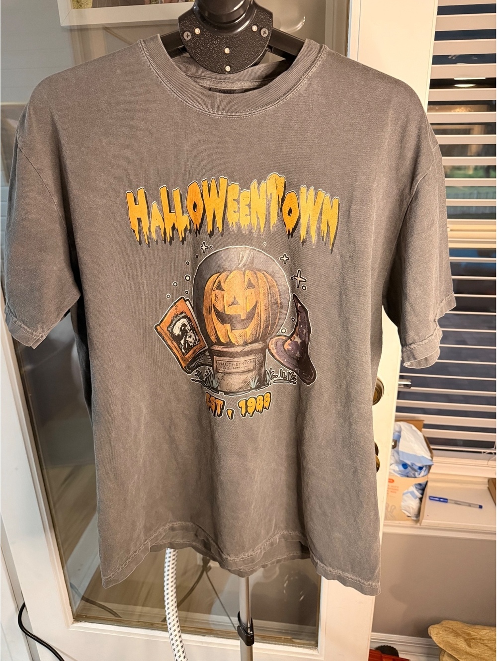 Disney Halloweentown gray graphic T shirt XL